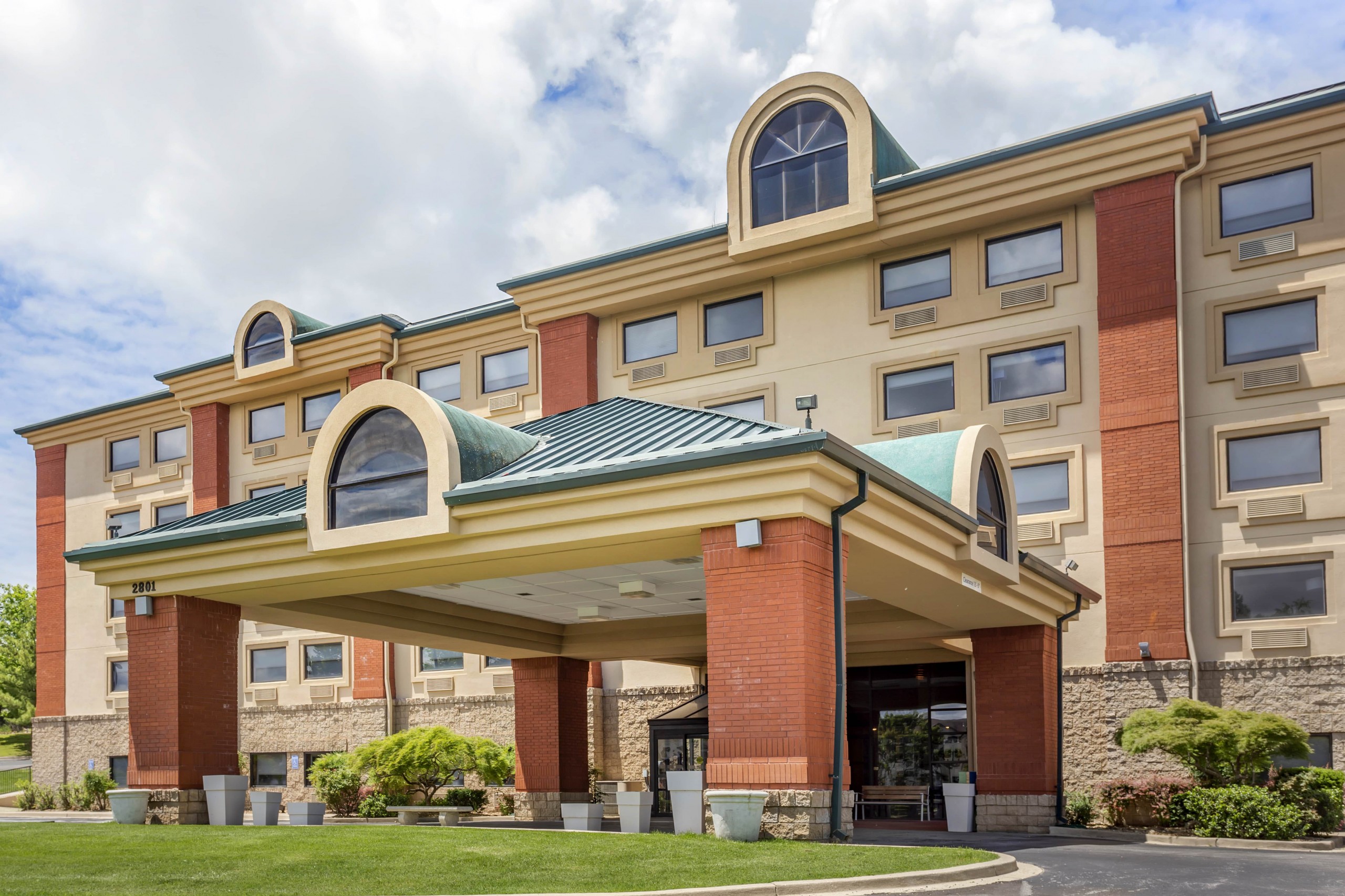 Holiday Inn Express Green Mountain Dr.